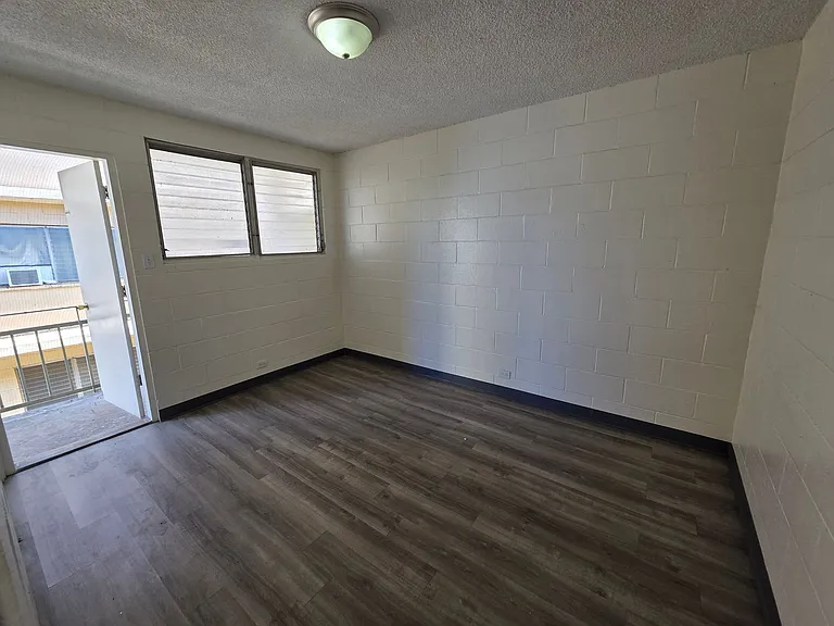 2568 Date St — Photo 3