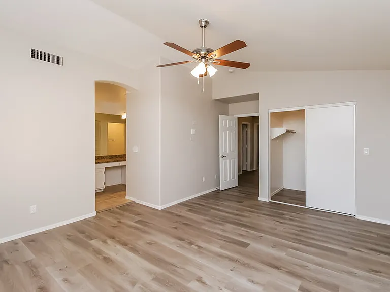 1366 E Vaughn Ave — Photo 10