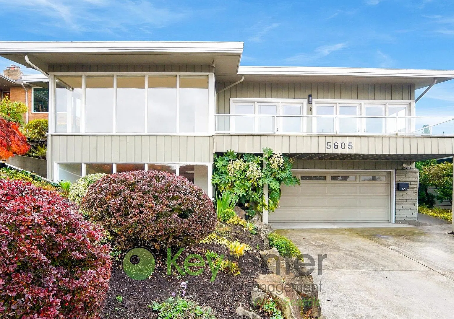 Sophisticated Four Bedroom Home with Vaulted Ceilings — Photo 3