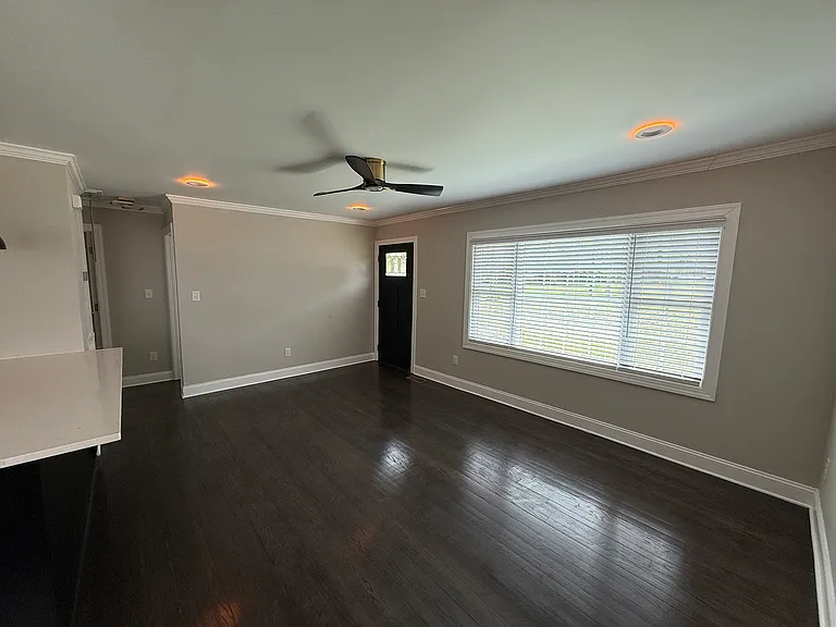 215 Walnut St — Photo 3