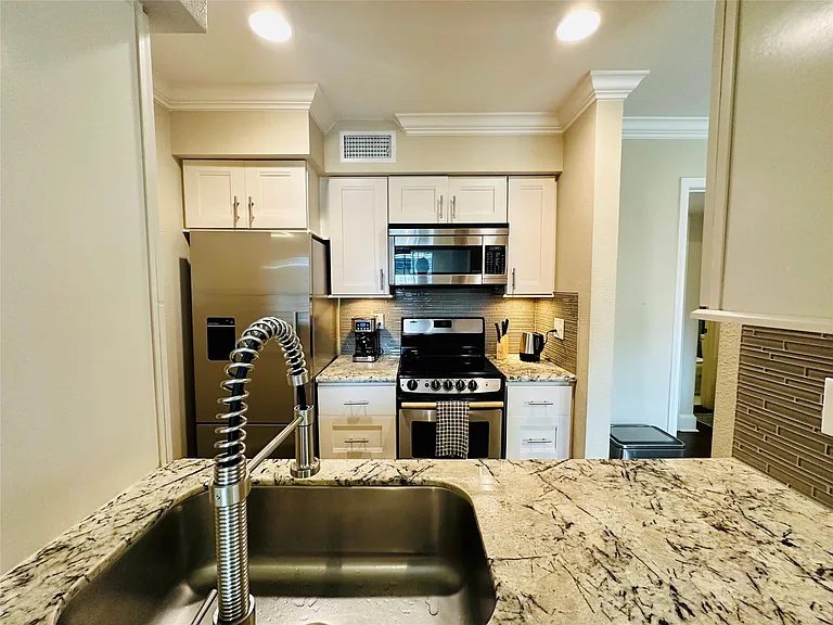 3402 Garrott St #16 — Photo 3