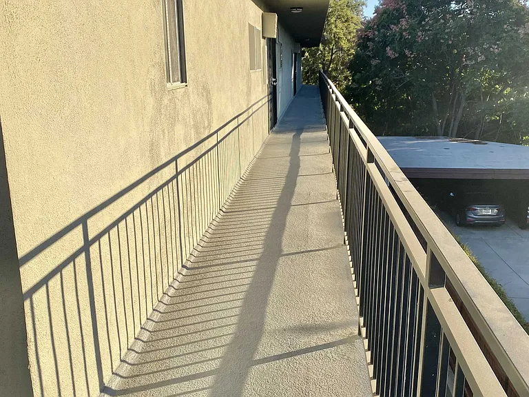 Moorpark St — Photo 4