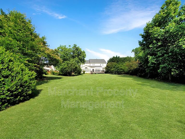 15 Silverthorn Ct — Photo 53