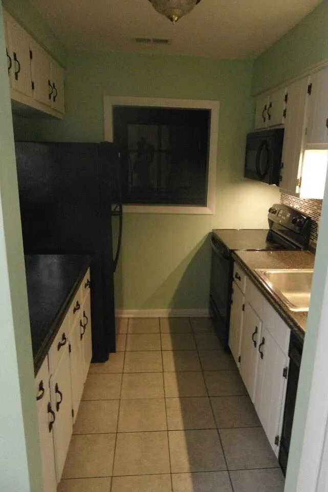 Kitchen - 741 W Ocean View Ave