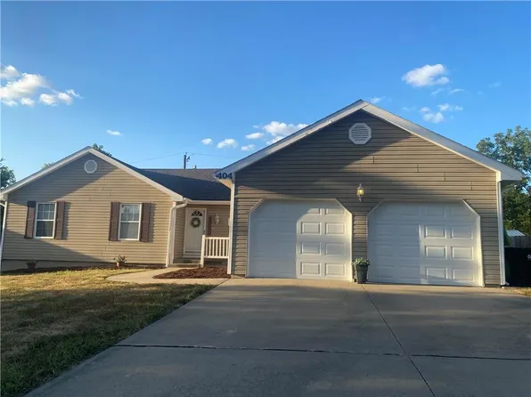 404 Oakwood St, Harrisonville, MO 64701