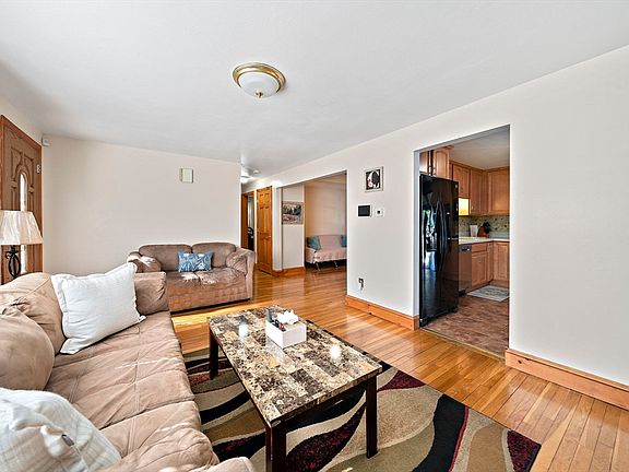 4th image of 7 Oakwood Ave
