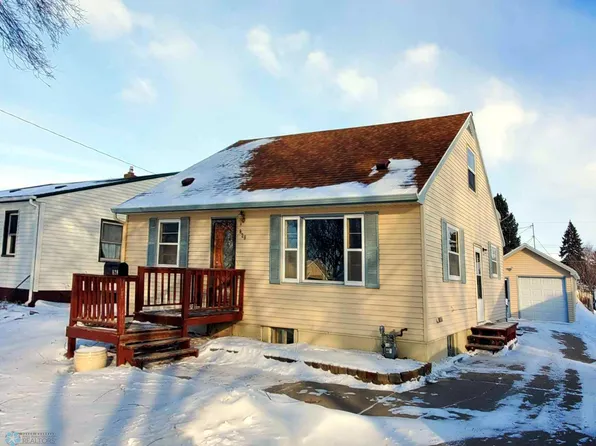 828 16th St N, Moorhead, MN 56560