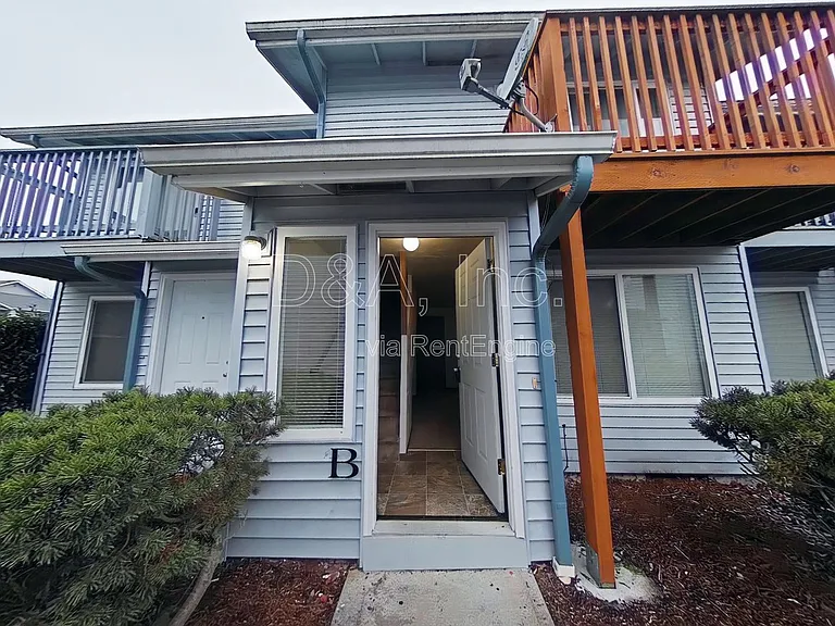 2521 SW Pickford St #B — Photo 1