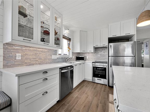 5th image of 1050 SW 11th St #20L