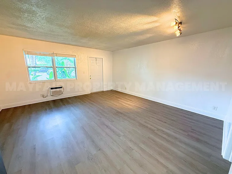 240 SW 8th St #3 — Photo 6