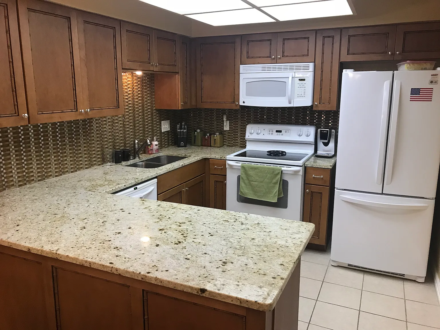 2 bed, 1047 sqft, $1,700 — Photo 3