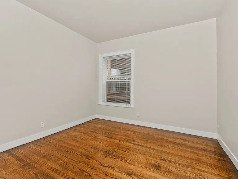 7018 S Clyde Ave — Photo 7