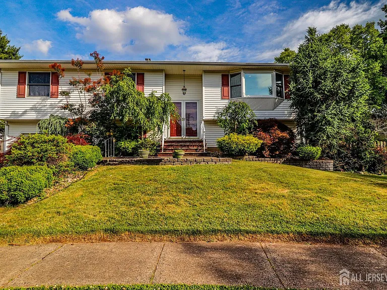 5 Timothy Ct — Photo 1