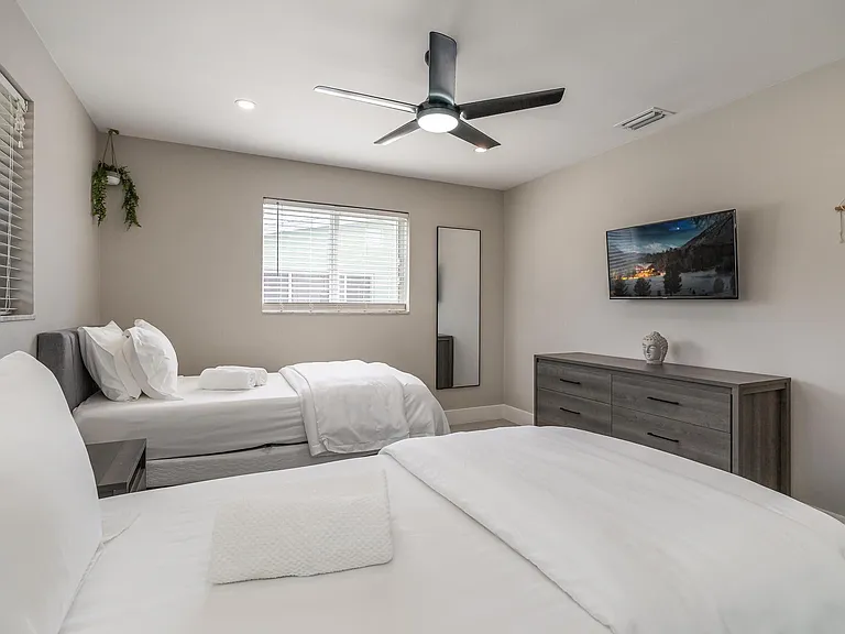 300 SE 8th Ct — Photo 18