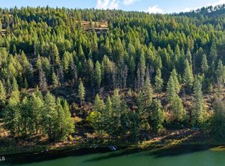 1402 Mirror Lake Rd, Sagle, ID 83860