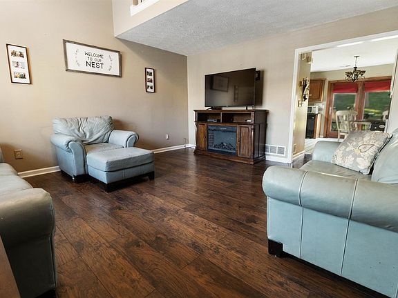 2nd image of 1113 Canyon Ct