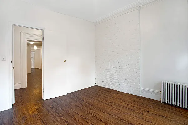 Rented by Moises Farhart, LREB | media 17