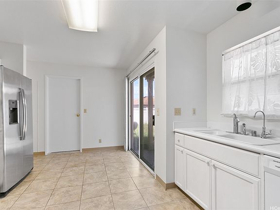 3rd image of 91-1035 Holi St