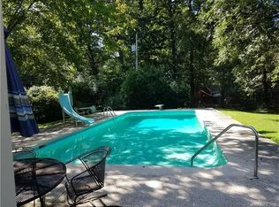 910 Lansdowne Rd, Charlotte, NC 28270