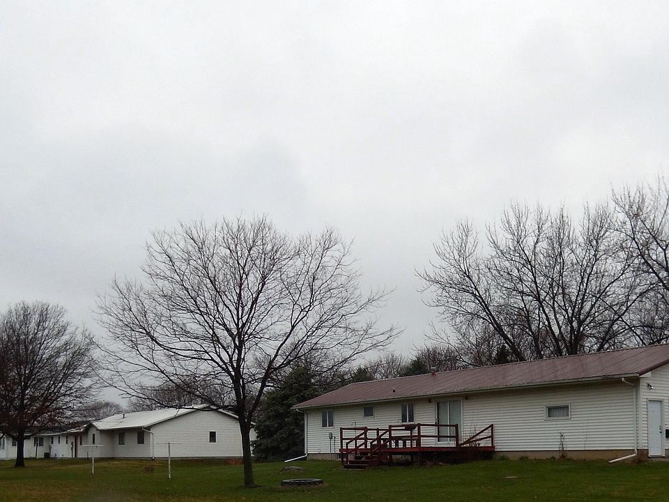 411 W 4th St. Readlyn