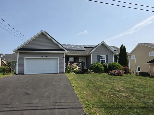 14 Meadow Ln, Charlottetown, PE C1E 2H7