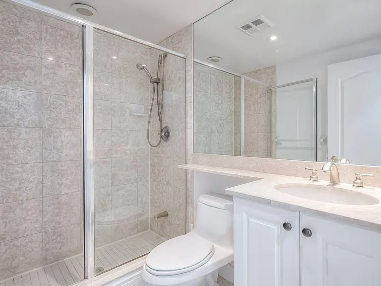 77 McMurrich St #307-U307 — Photo 15