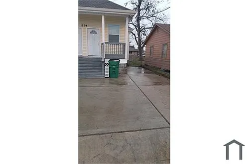 1204 Brown Ave #A Photo 1
