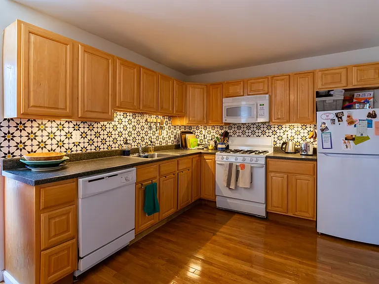 4813 Walton Ave — Photo 11