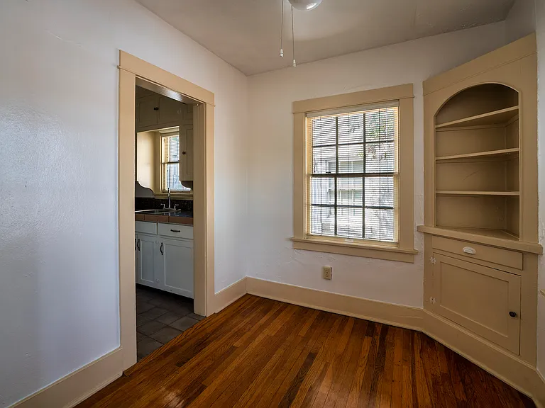 210 E 2nd St #4 — Photo 8