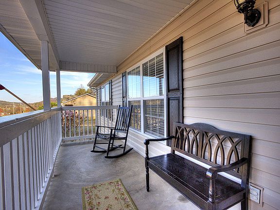 3rd image of 340 Bowers Park Cir