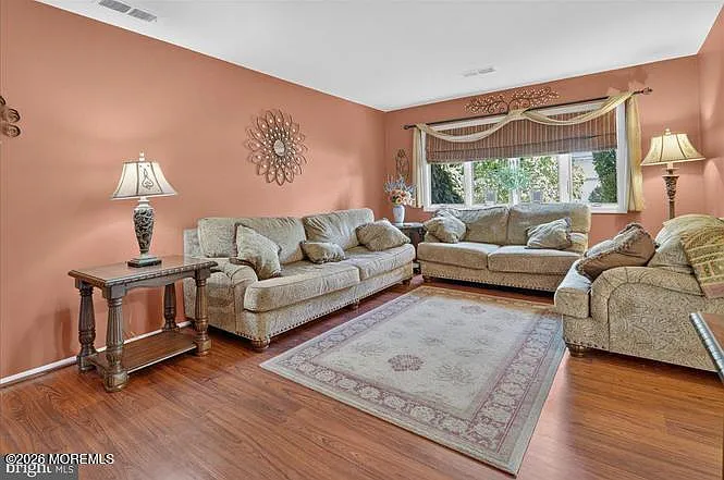 12 Virginia St — Photo 5