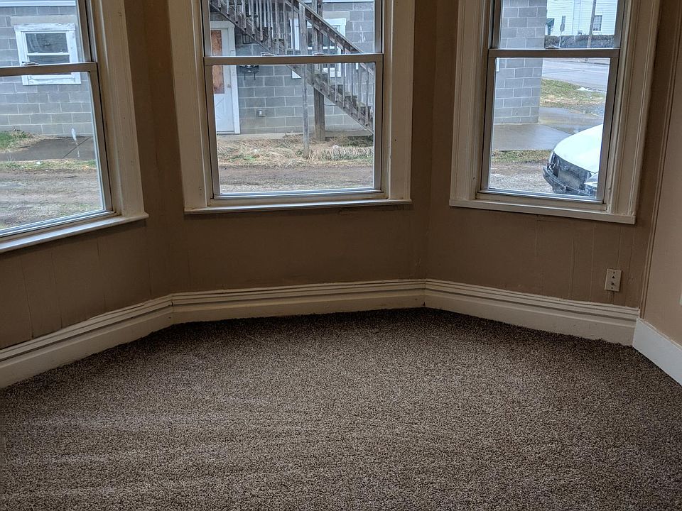 2nd image of 1123 Lynn St APT 1