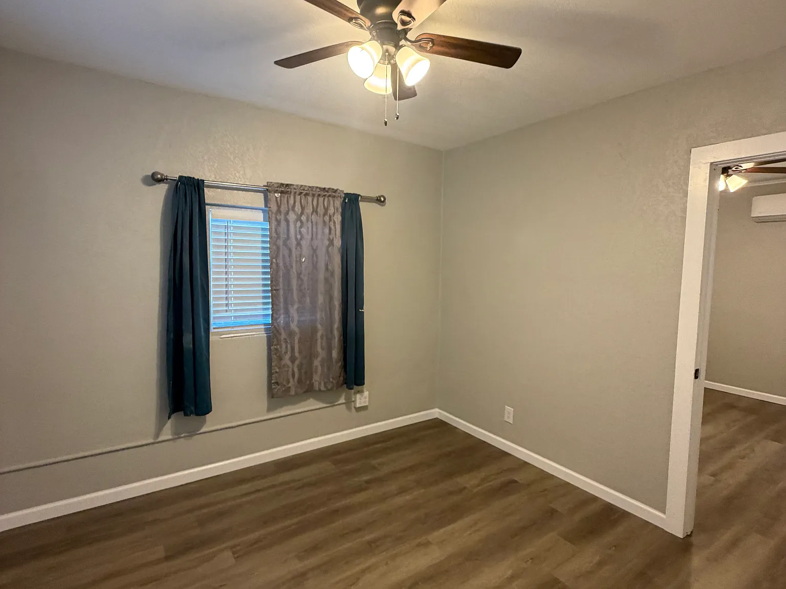 2 bed, 1.5 bath, 960 sqft, $1,400 — Photo 2