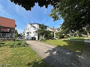 5th image of 8115 Bancroft Ave