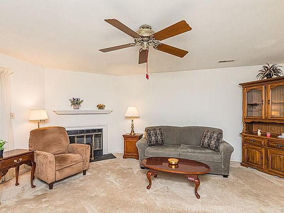 3rd image of 7807 Camolin Ct