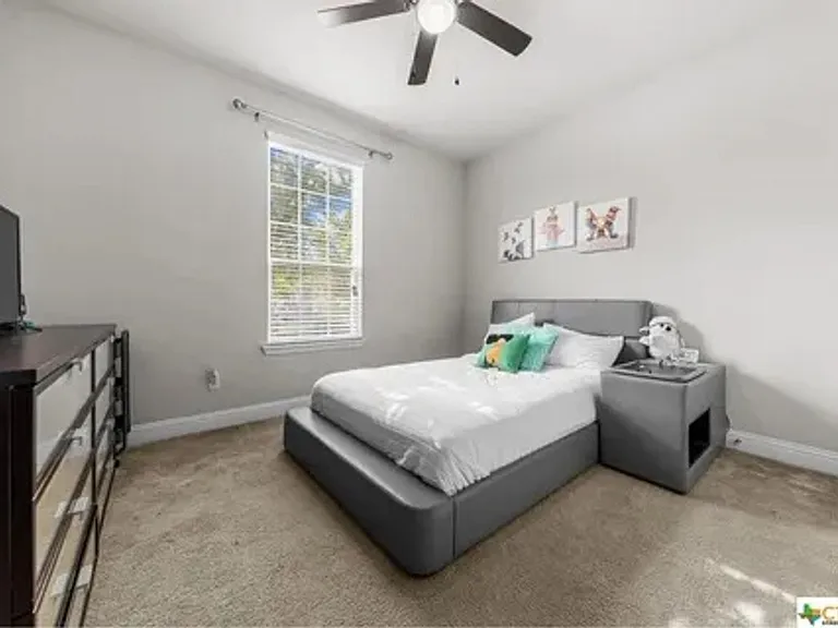 807 Old World Dr — Photo 16