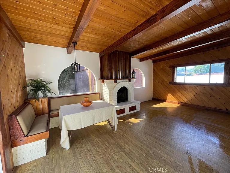 7359 Amestoy Ave — Photo 12