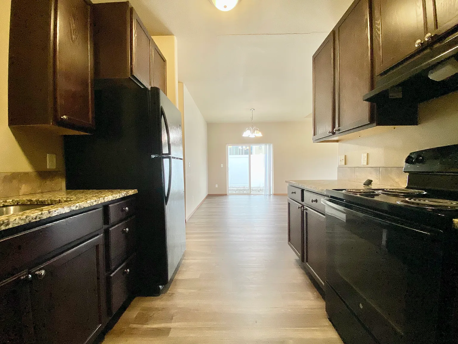 3 bed, 1250 sqft, $1,925 — Photo 4
