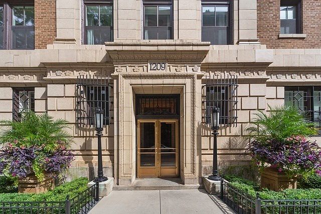 1st image of 1209 N Astor St #7S