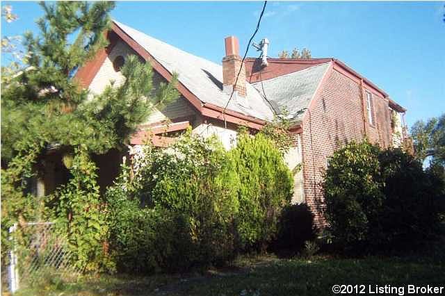 2nd image of 2215 Maple St
