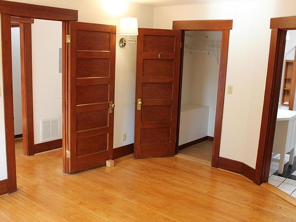 3rd image of 621 S Marengo Ave #2