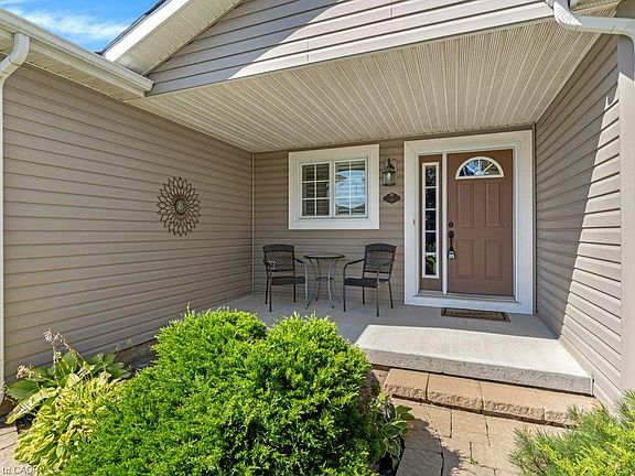 4th image of 228 Glenariff Dr