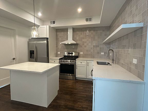 3rd image of 2437 W Leland Ave #2