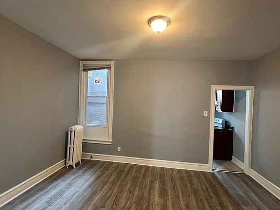 5th image of 1359 Dyre St