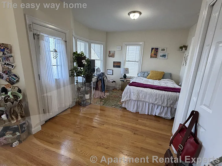 527 Main St #2 — Photo 8