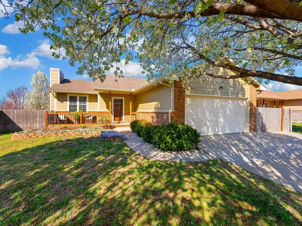 1647 N Timbers Edge Ct, Mulvane, KS 67110