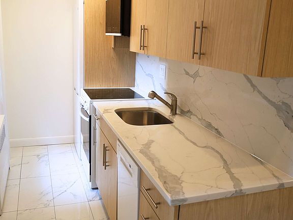4th image of 42 E 21st St APT 4