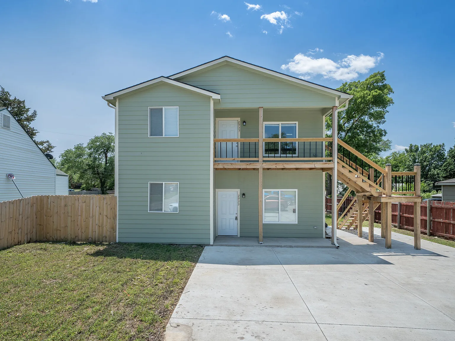 3 bed, 1300 sqft, $1,350 — Photo 2