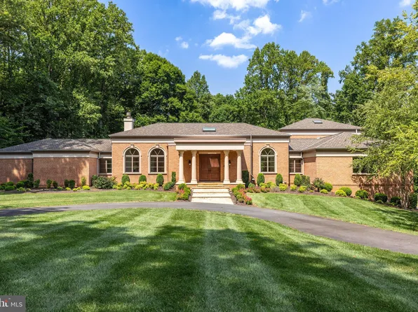 11304 Seneca Cir, Great Falls, VA 22066