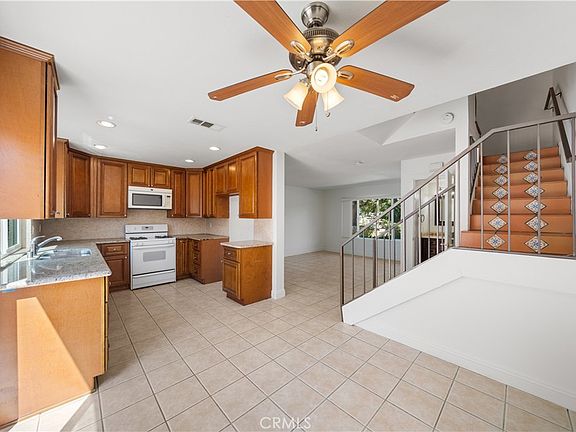 4th image of 2222 Shady Hills Dr